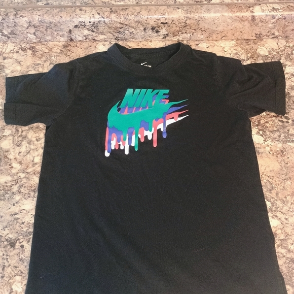 Nike Kids Black Graphic T-Shirt Boys Size Extra Large - Picture 2 of 4